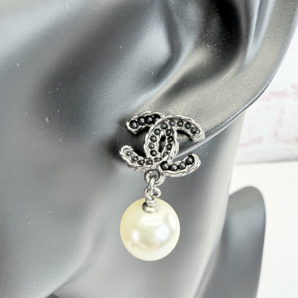CHANEL Black Crystal Pearl Cc Drop Earrings - Picture 2 of 9